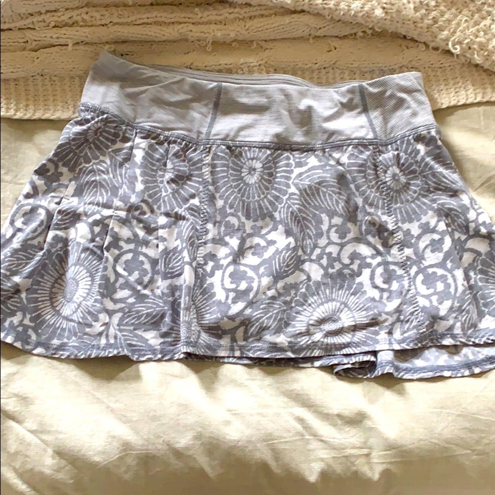 Lululemon tennis/running skirt.